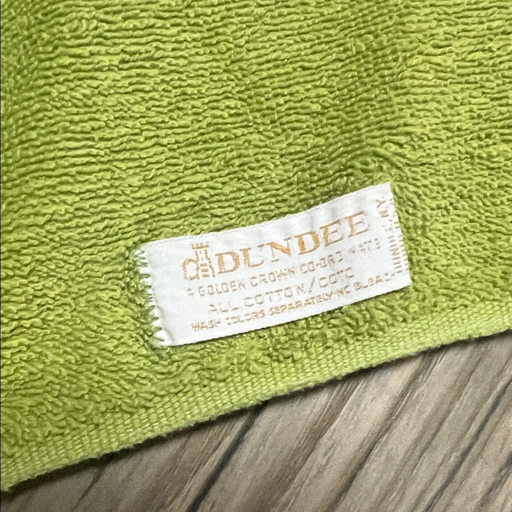Vintage Dundee Green Towel with Floral Design - Picture 5 of 5